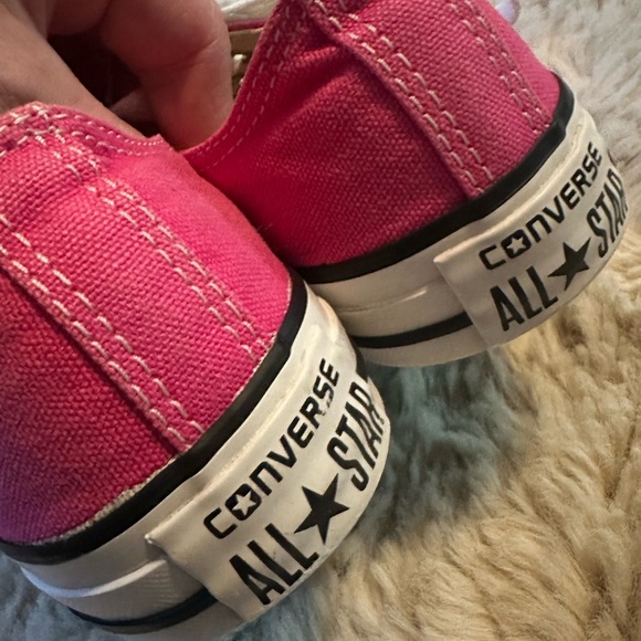 Bright Pink Low Top Converse Women’s 7 - Picture 4 of 12
